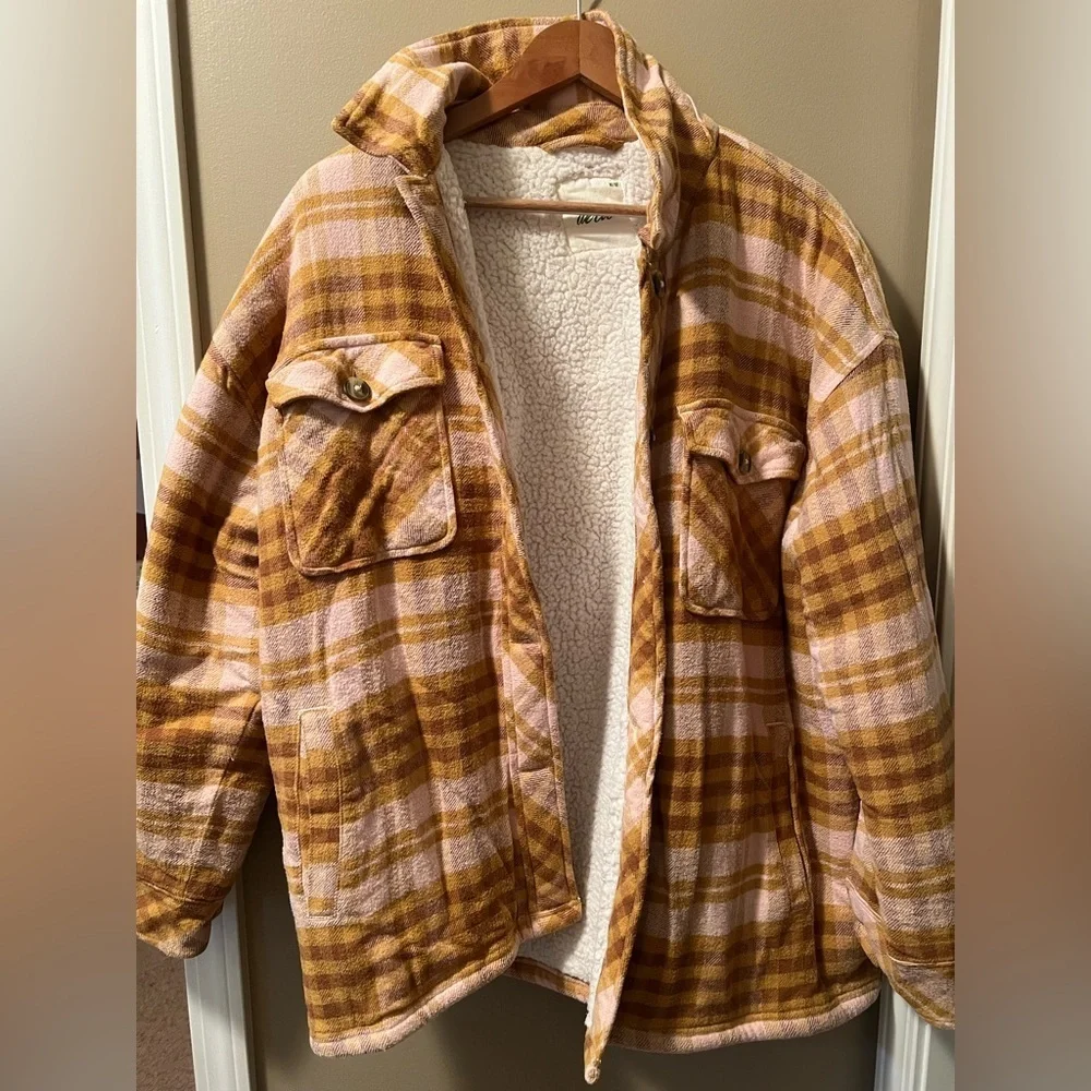Aerie Women's Plaid Teddy Jacket in Brown and Cream
